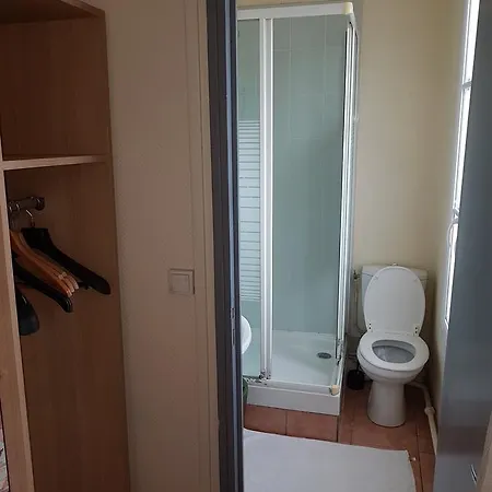 Au Royal Mad Hotel