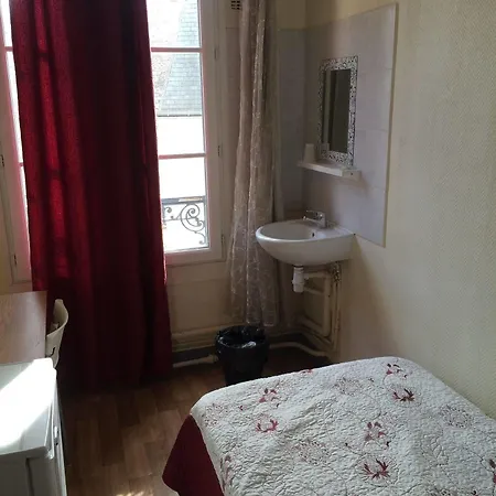 Au Royal Mad Hotel Paryż