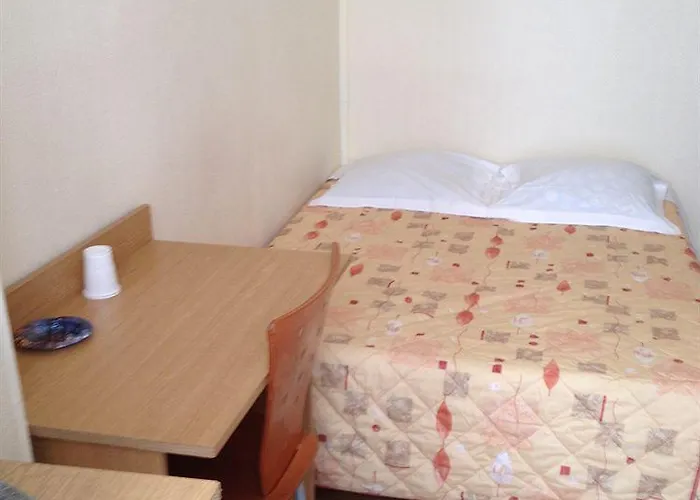 Au Royal Mad 3* Paryż