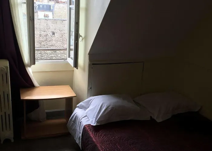 Au Royal Mad Hotel Paryż