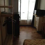 Au Royal Mad Hotell Paris