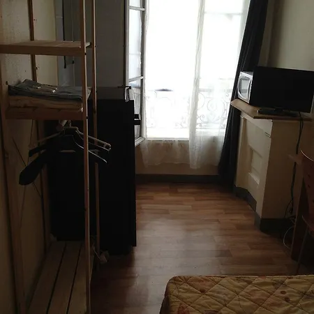 Au Royal Mad Hotel Parijs