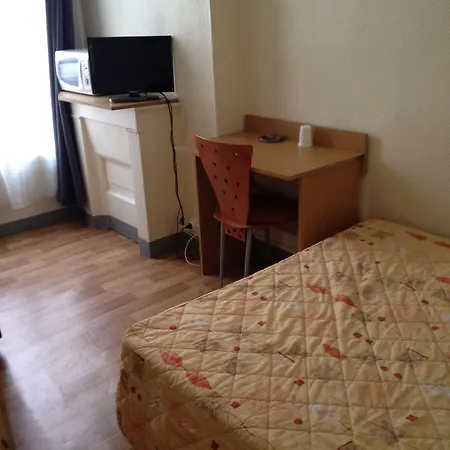 Au Royal Mad Отель