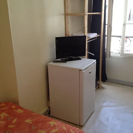 Au Royal Mad 3* Париж