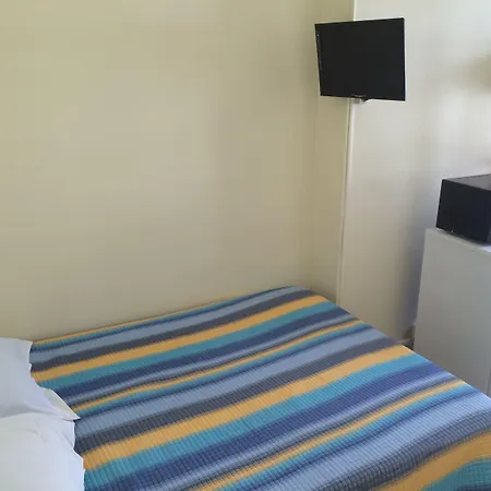 Au Royal Mad Отель Париж