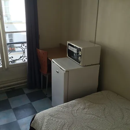 Au Royal Mad Отель Париж