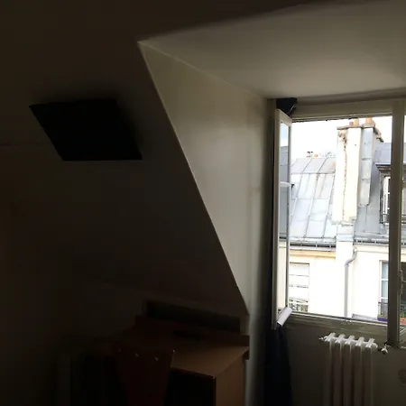 Отель Au Royal Mad 3*