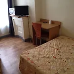 Au Royal Mad Hotel