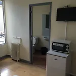 Au Royal Mad Hotel